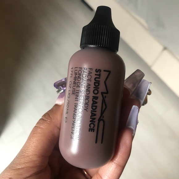 MAC Studio Radiance Face & Body Radiant Sheer Foundation -W8 - Picture 6 of 7